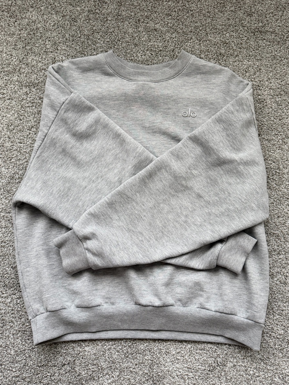 Alo Accolade Crew Neck Pullover in Athletic Heather Grey